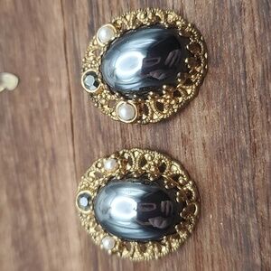 West Germany  black lustrous pearl estate earrings clip on‎ E757